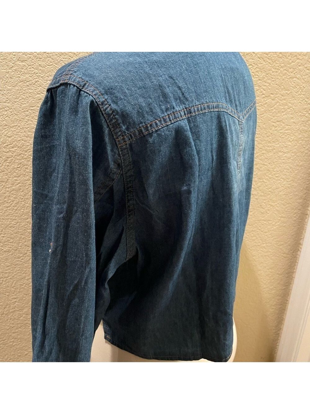 Cropped lightweight Denim Shirt NWT - Picture 4 of 5